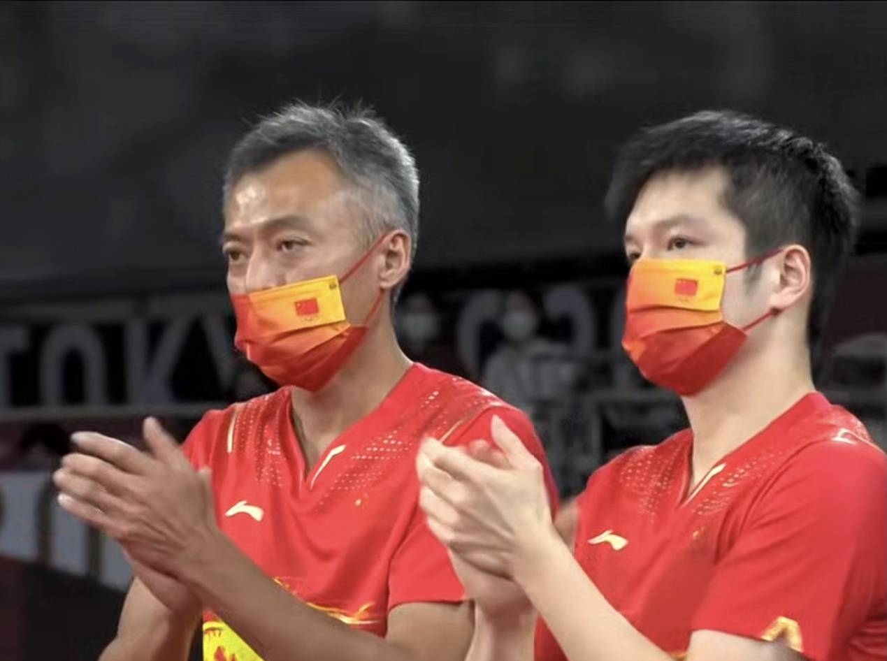 法国乒乓球队鏖战韩国乒乓球队，水谷隼完成帽子戏法