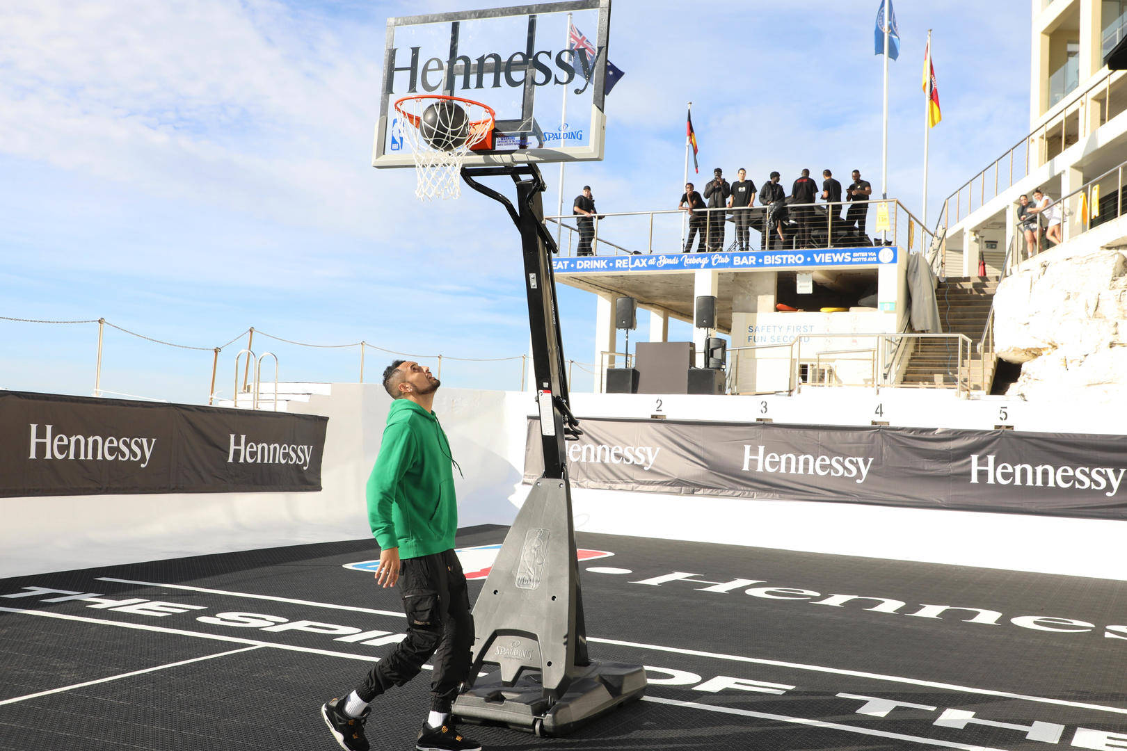 日本网球队轻取世界网球队,克耶高斯制霸全场的简单介绍 日本网球队轻取世界网球队,克耶高斯制霸全场的简单介绍