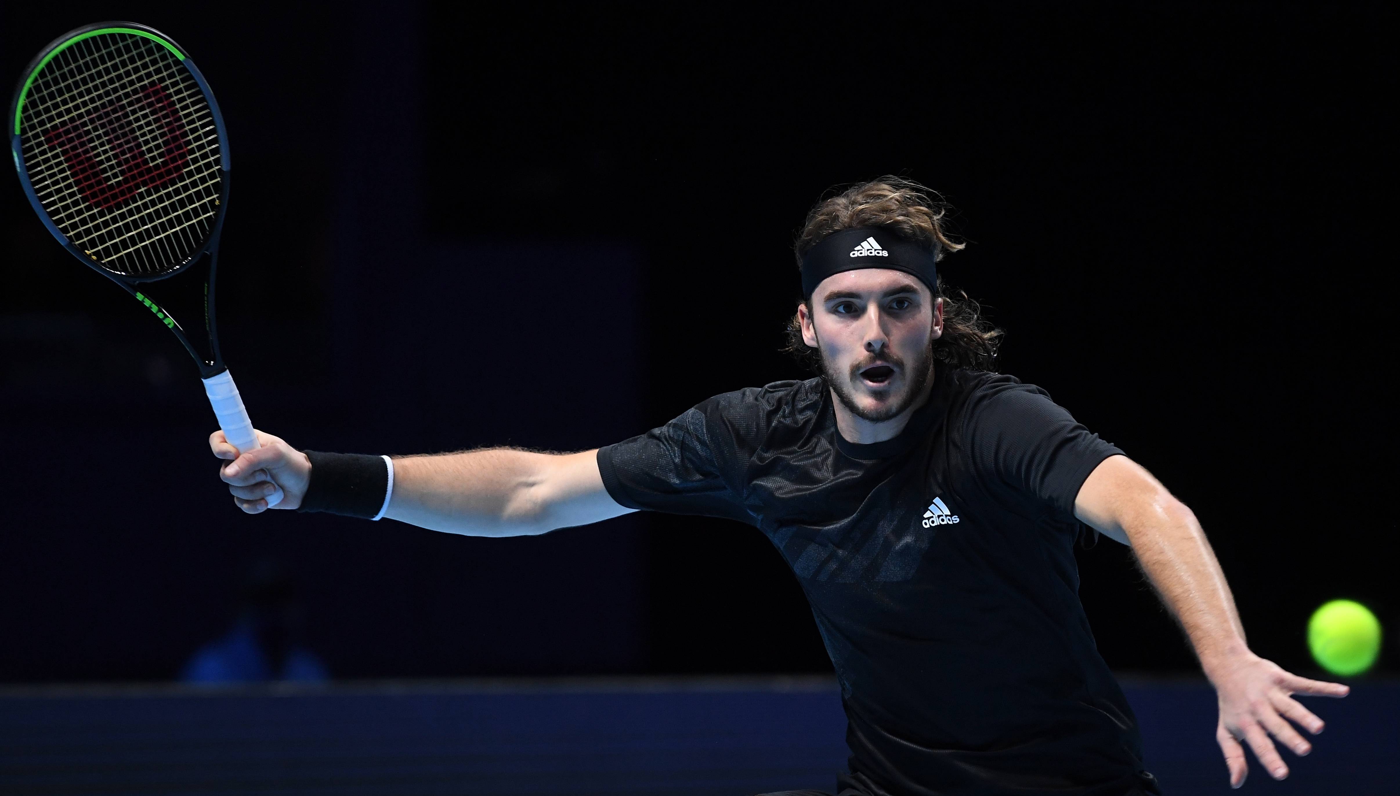 欧洲网球队险胜澳大利亚网球队，西西帕斯惊艳世界