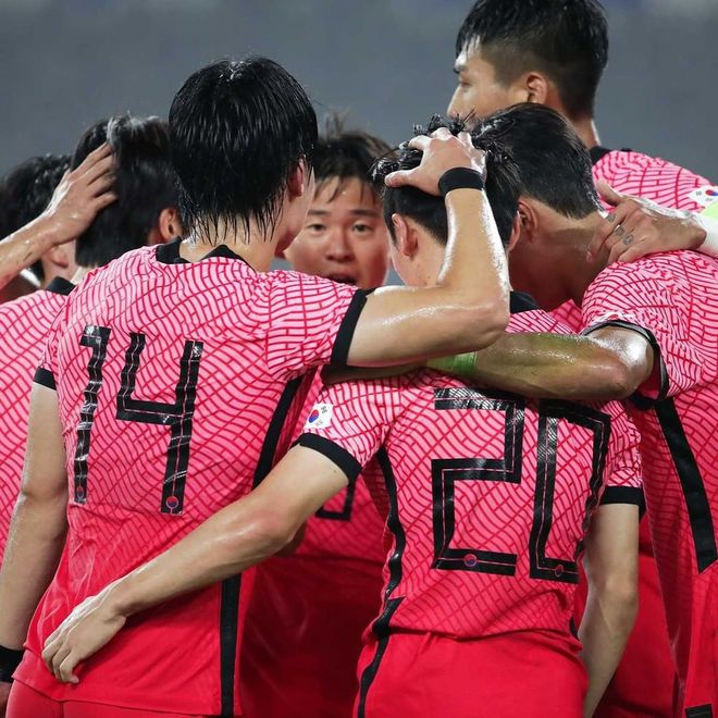 韩国羽毛球队爆冷中国羽毛球队，陶菲克统治全场