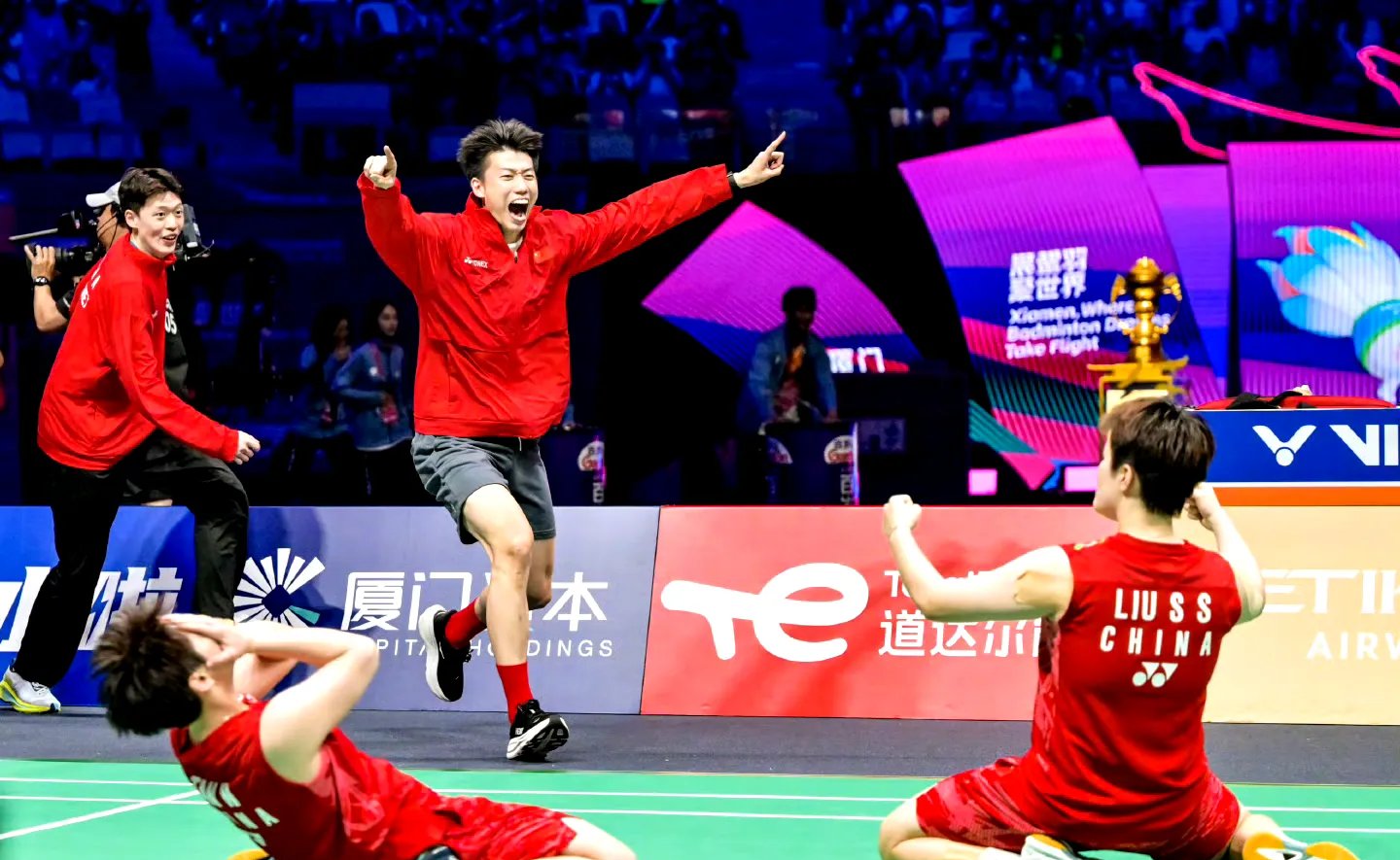 韩国羽毛球队爆冷中国羽毛球队，陶菲克统治全场