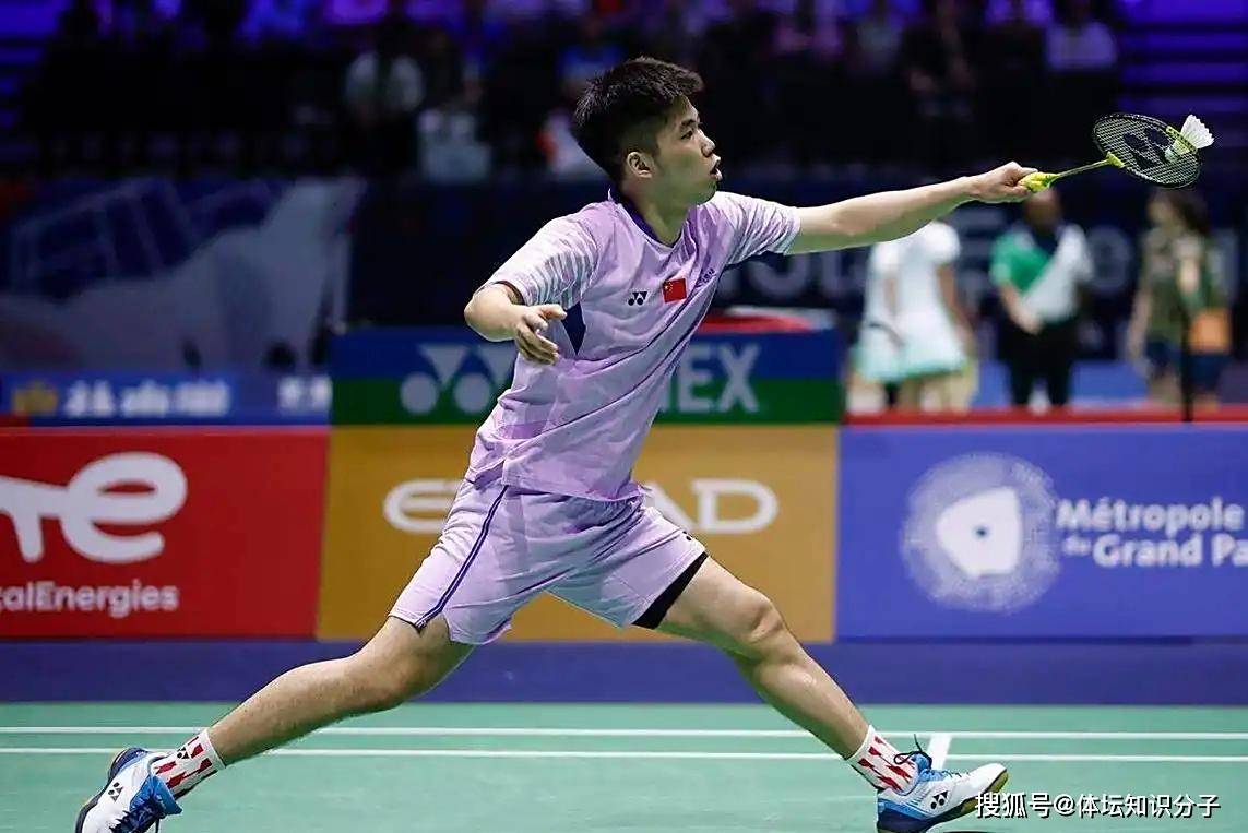 日本羽毛球队完胜马来西亚羽毛球队，林丹关键制胜