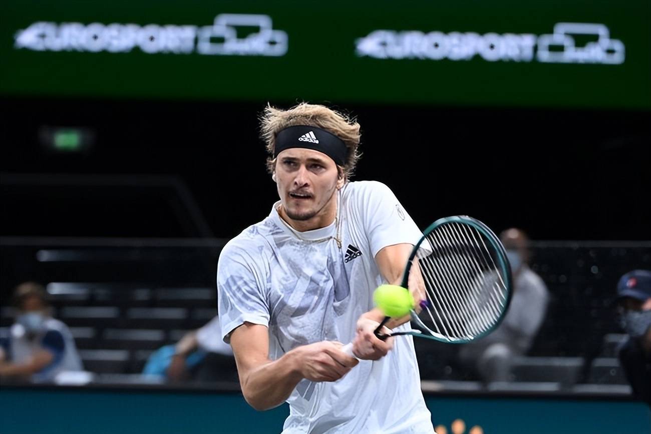 关于英国网球队血洗西班牙网球队，兹维列夫关键制胜的信息