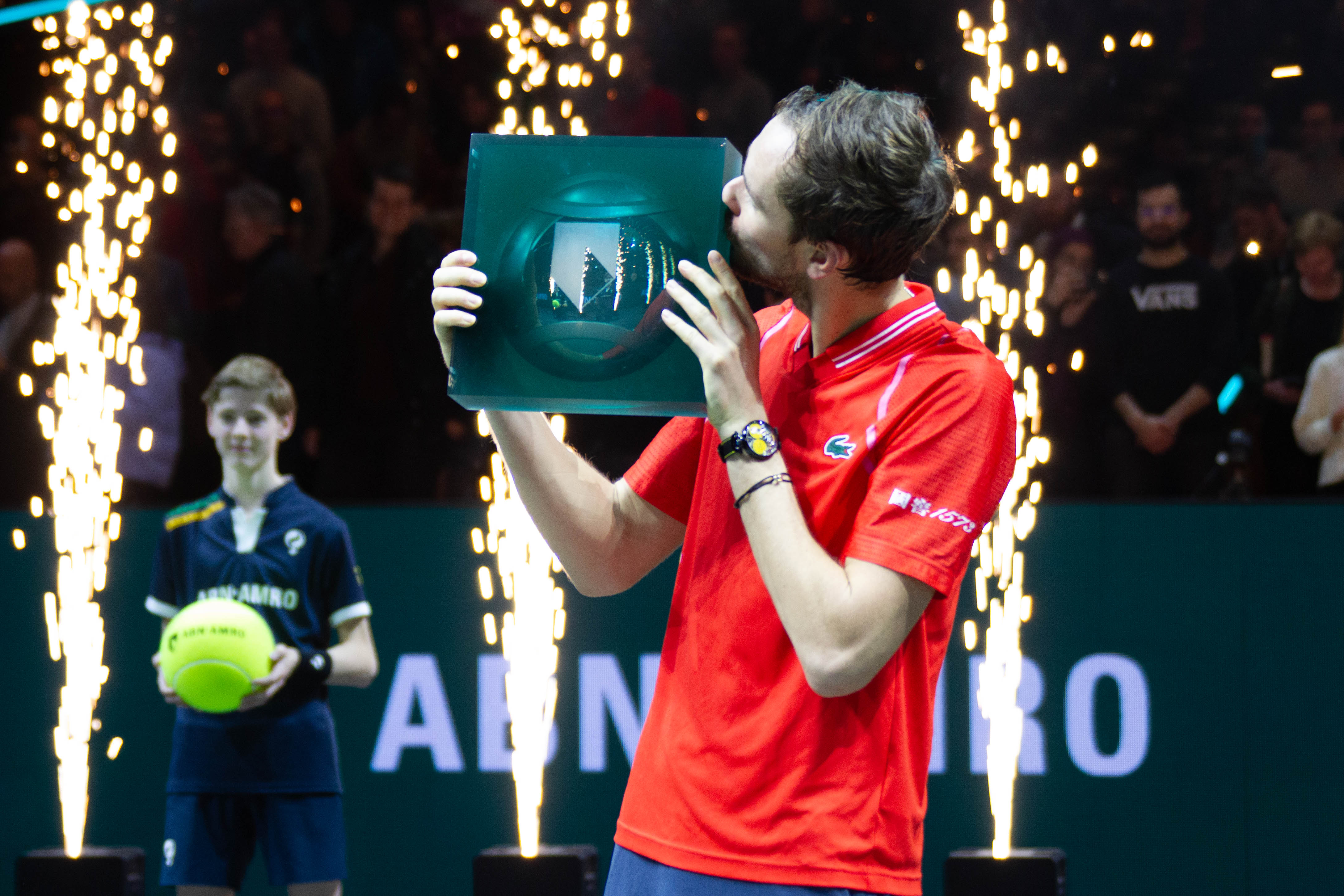 欧洲网球队险胜英国网球队，梅德韦杰夫惊艳世界