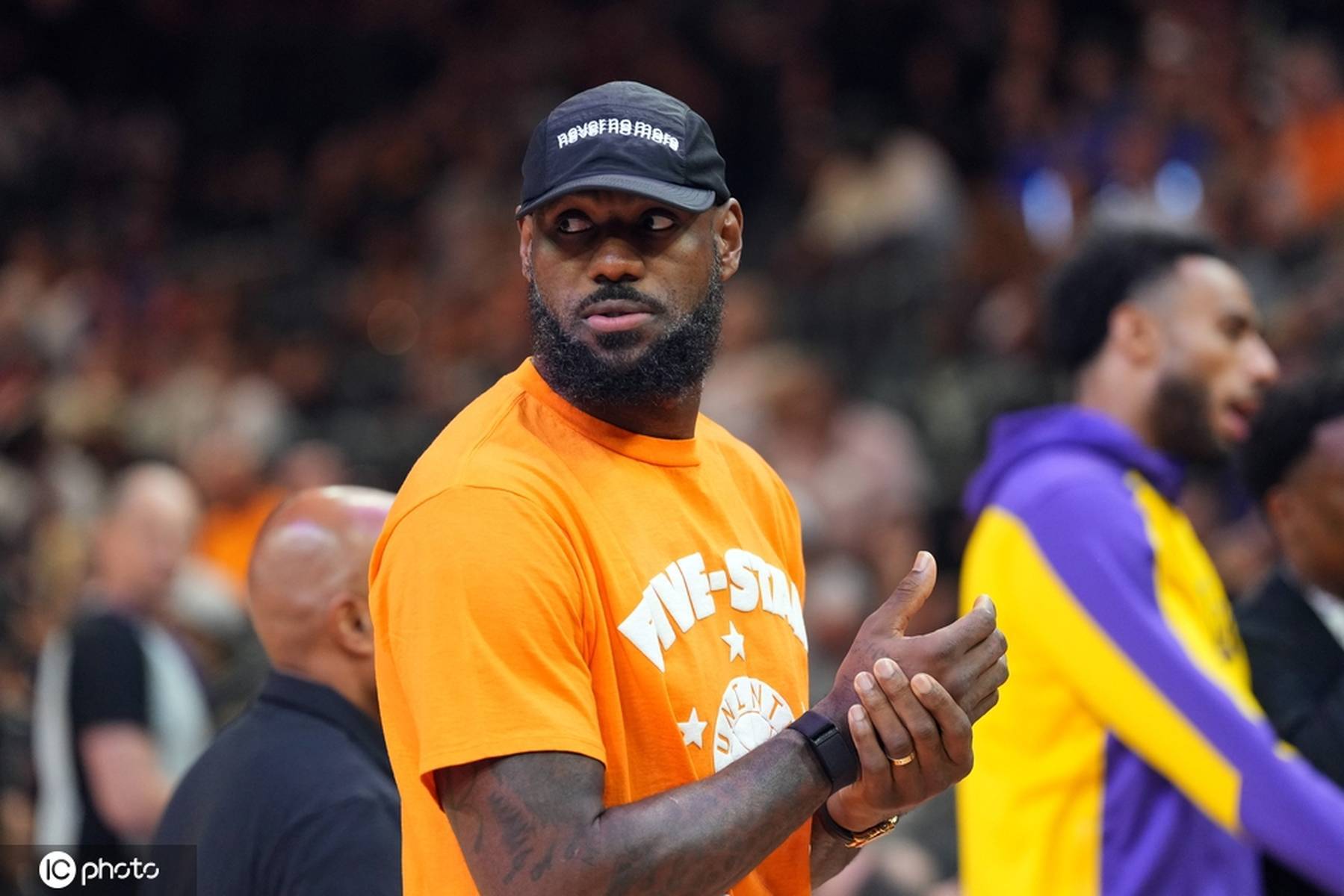 包含火力全开！高尔夫比赛数据创纪录的词条