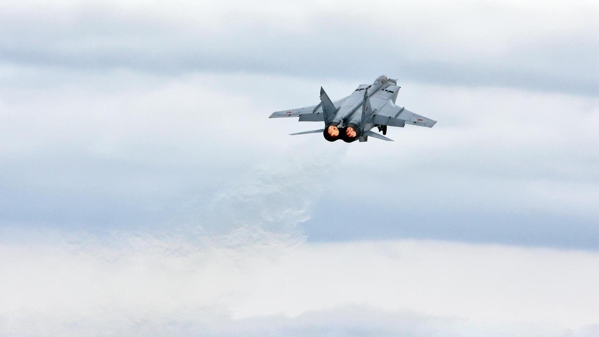 无解公式,当马刺破解深圳联防时,塔图姆正在英超争冠战接管比赛