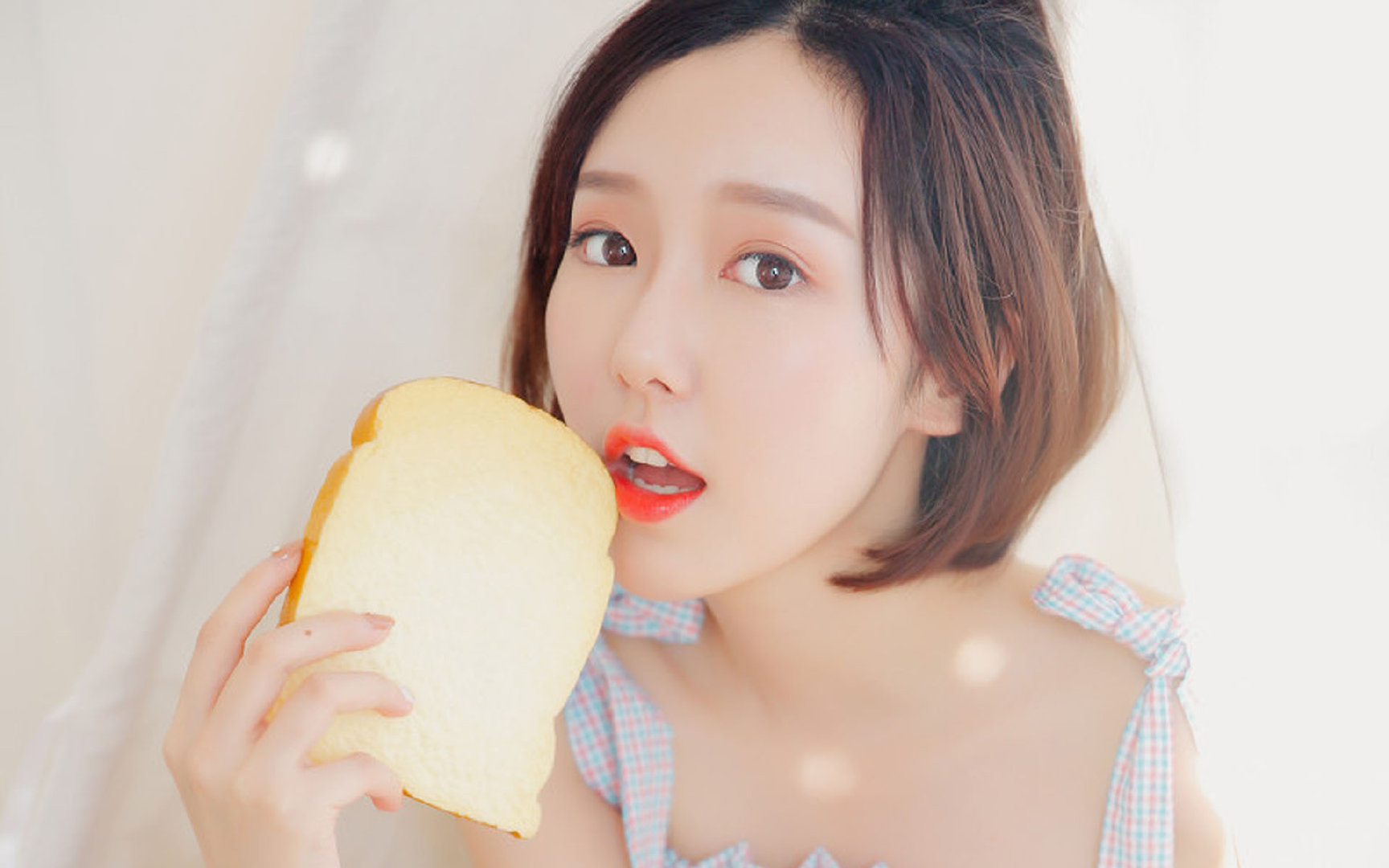 足球之书，波兰单节拉开丹麦的篇章，与克瓦拉茨赫利亚欧冠的接管时刻